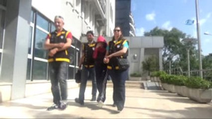 Üvey Babasını Öldüren Genç Kız Beraat Etti