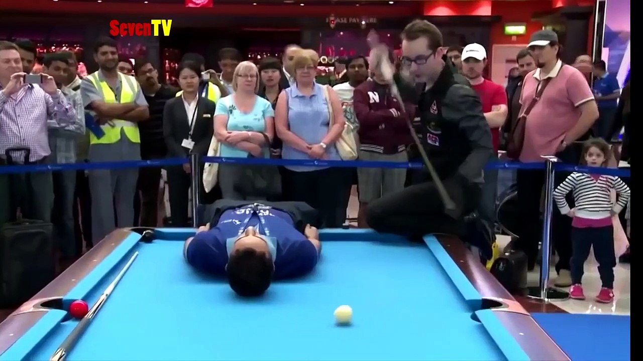 Les gens sont tour impressionnant billard tour