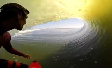 Dev Dalganın İçinden Geçti