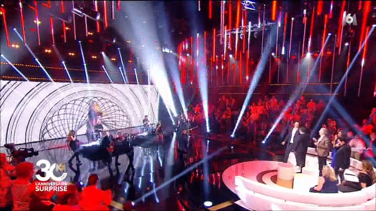 Ophélie Meunier chante "I Love Rock'n'Roll" pour les 30 ans de M6