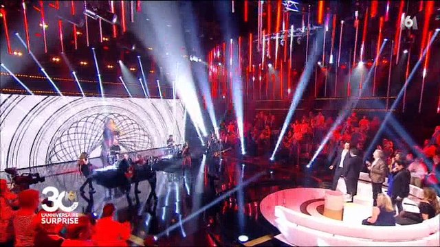 Ophélie Meunier chante I Love Rock'n'Roll pour les 30 ans de M6