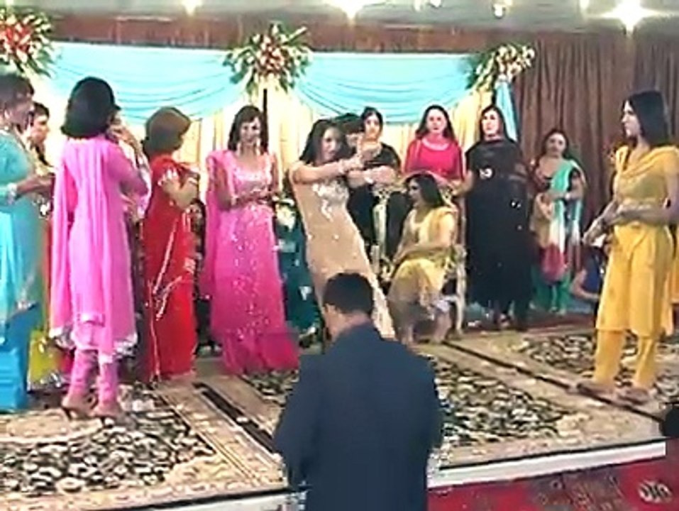Dance videos shadi mujra dacne mehndi dance 2017 best mujra dance 2017
