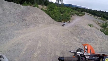 Enorme chute en Dirtbike sur une Yamaha YZ250