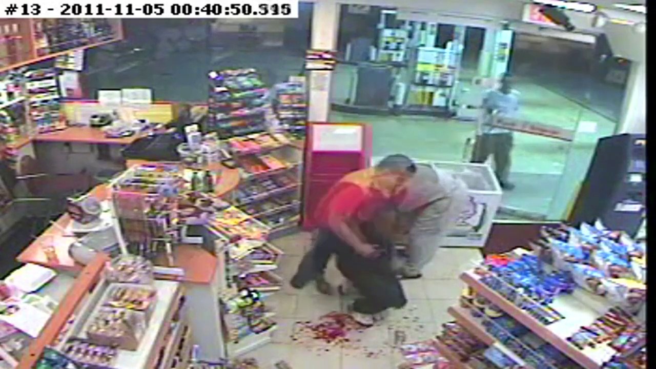 Ce braqueur s'en est pris à la mauvaise station service... il va passer un sale quart d'heure