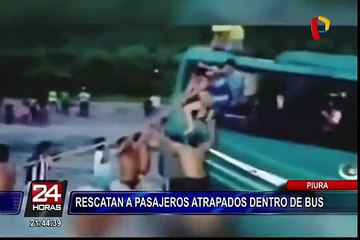 Piura: rescatan a pasajeros atrapados en bus