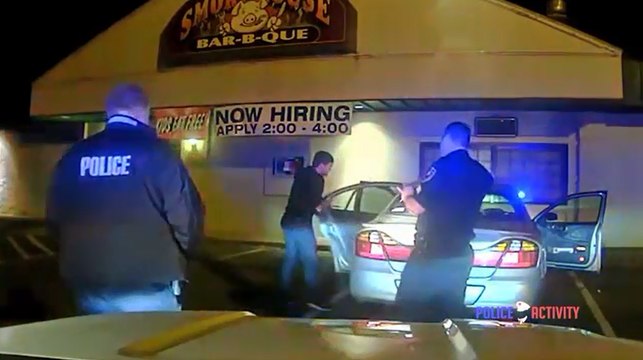 Il prouve à des policiers qu’il est sobre en jonglant.