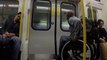 Course en fauteuil roulant contre le métro de Londres
