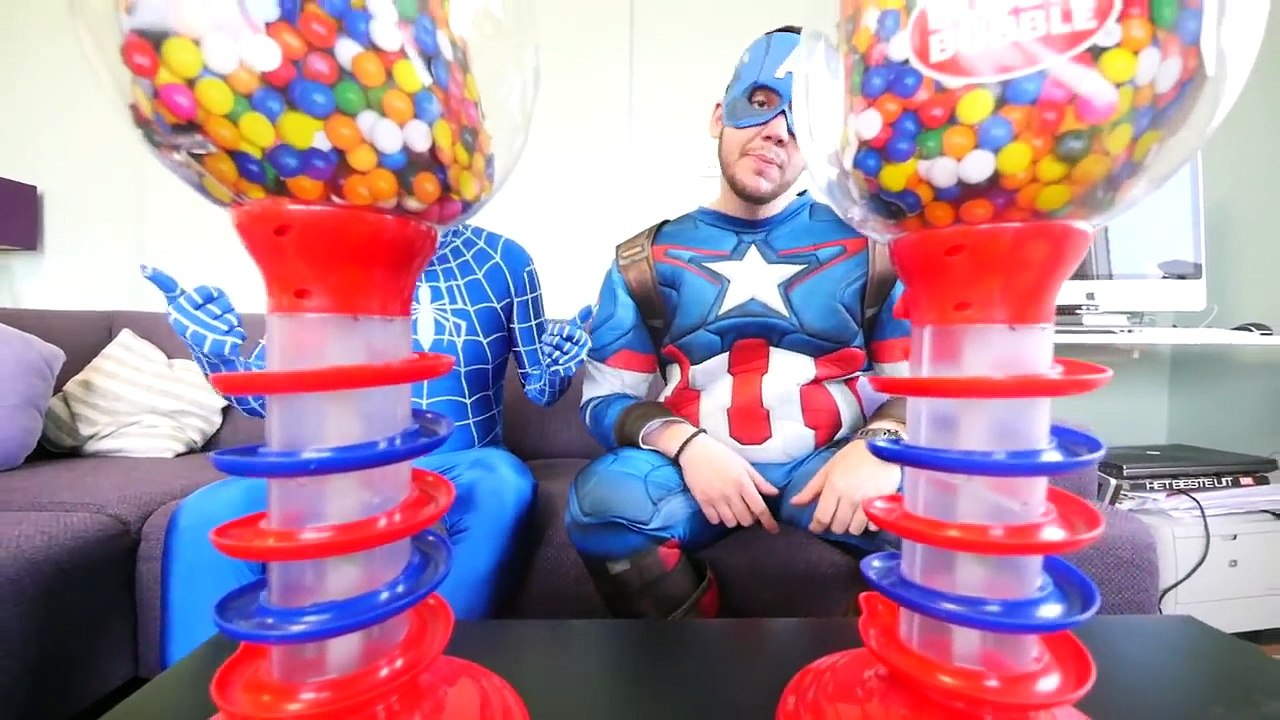 Spiderman & Hulk Magic BUBBLE GUMBALL MACHINE Superman Spiderman Colors vs Joker Fun Movie IRL-DS_bMSeEwkw