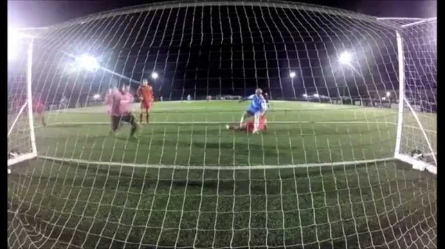 Ce gardien anglais réussit l'arrêt de l'année !