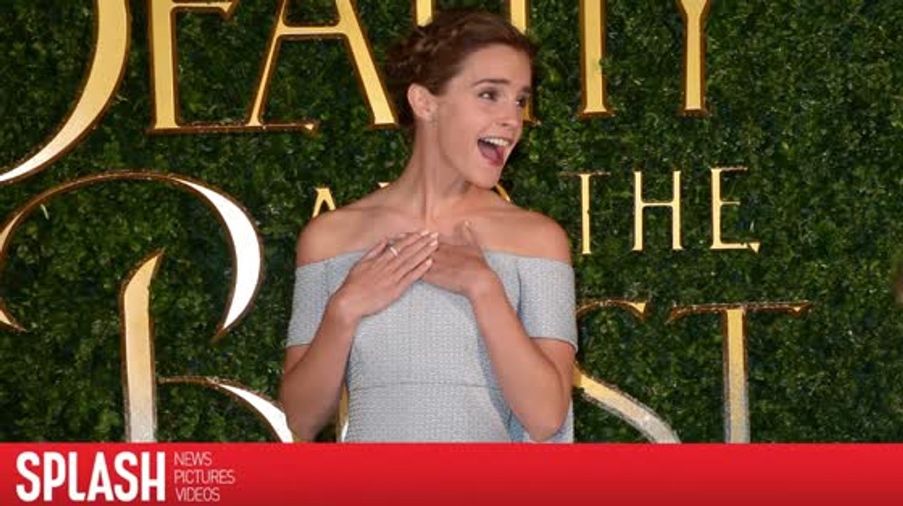 Emma Watson met de l'huile sur ses poils pubiens et décolore le dessus de sa lèvre