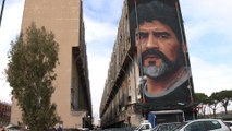 Une fresque de la légende Maradona décore un immeuble à Naples