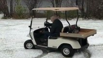 Cette grand-mère de 91ans drift avec une voiture de golf