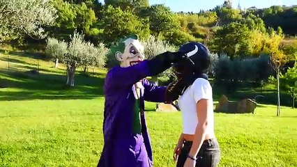 Frozen Elsa TURNS INTO VENOM!! w/ Spiderman Joker Anna Pink Spidergirl Kid School! Superhe