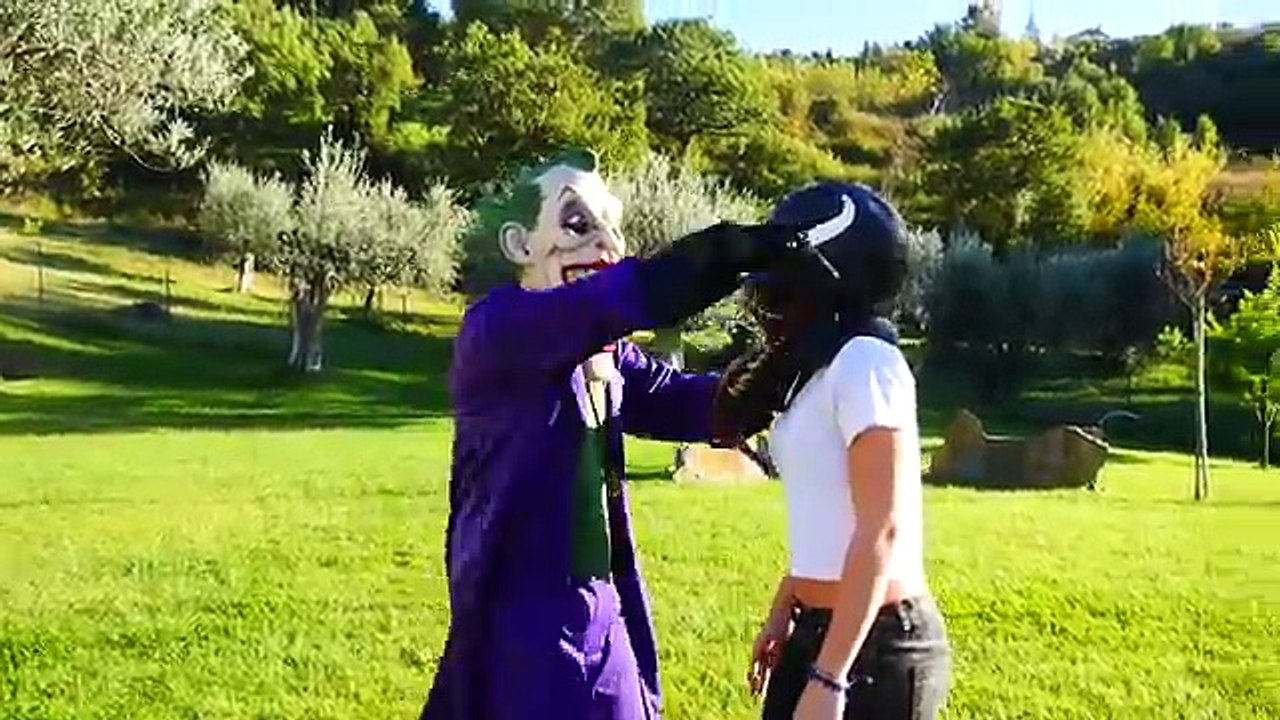 Frozen Elsa TURNS INTO VENOM!! w/ Spiderman Joker Anna Pink Spidergirl Kid School! Superhe