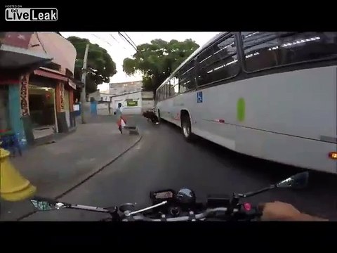 Ce motard est la preuve vivante que les miracles existent vraiment