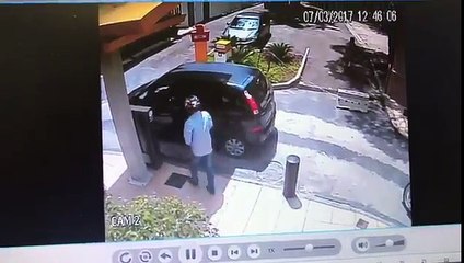 Policial reage a assalto e mata bandido no Mc Donald's