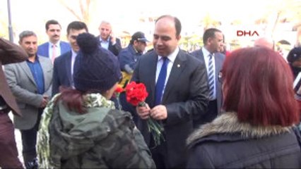 Şanlıurfa'da, Zabıtalardan Kadınlara Karanfil