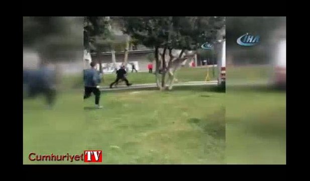 Bilgi Üniversitesi'nde kadınlara tekbirli bıçaklı saldırı anı cep telefonu kamerasında