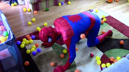 Spiderman Elsa Spidergirl vs Joker Magic Ballpit balls: Spidergirl changes color! Superher