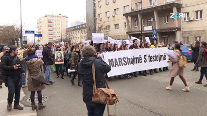 Kolektivi qytetar "Marshojme S'festojmë" organizon marsh  që synon të jetë zёri për të shtypurat në shoqëri