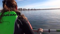 Des kayakistes se retrouvent sur le dos d'une baleine