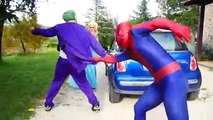 Masha UNIDADES de SPIDERMAN DEL COCHE! con Spiderman, Congelados Elsa, Bromista, Maléfica, el Bebé de la Policía