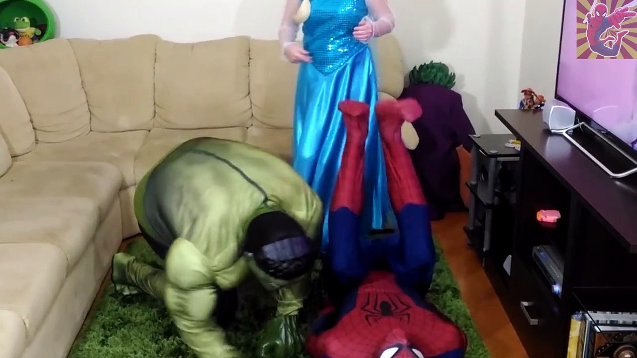 Замороженные Эльза против девушка Джокер против человека-паука! Замороженные Эльза Безумная Прическа Не Получится! Смешно Superher