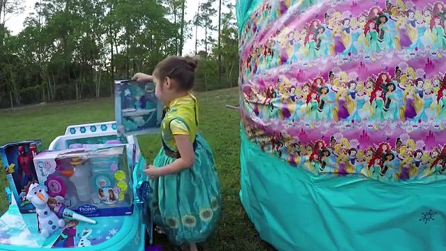 THE WORLDS BIGGEST GIANT SURPRISE EGG OPENING SpiderMan & Elsa Frozen RideOn Cars Surprise Toys