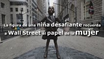 La figura de una niña desafiante recuerda a Wall Street el papel de la mujer