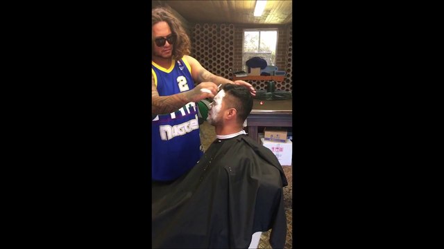 Le pire barbier au monde... Claque dans la tronche