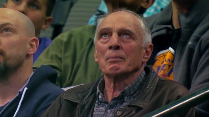 Holger Geschwindner, le mentor de Dirk Nowitzki, ému aux larmes par les 30000 points de son poulain