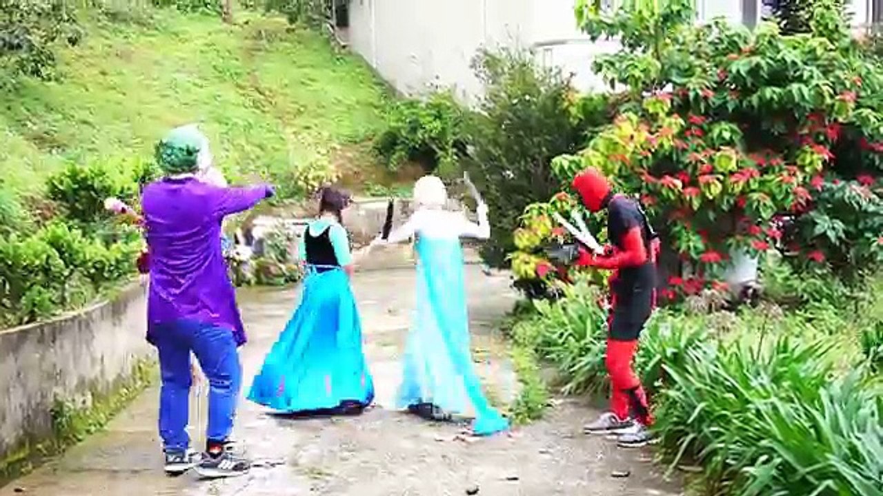 Spiderman Frozen Elsa Funny Prank Deadpool Kiss Harley Quinn Fun Superheroes In Real Life