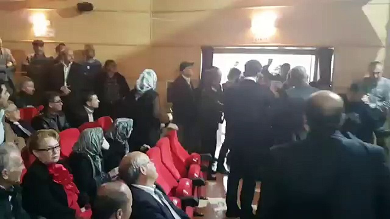 Özdağ ve Halaçoğlu'nun etkinliğine saldırı