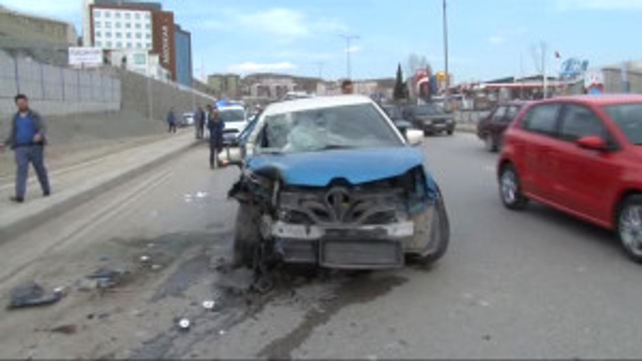 Karabük'te Trafik Kazası : 1'i Ağır 2 Yaralı