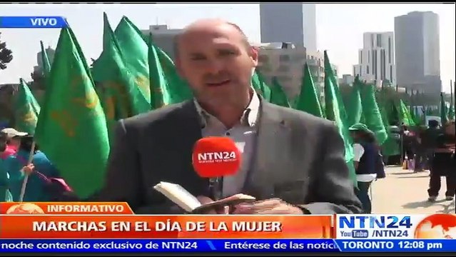 Mujeres salen a las calles de Ciudad de México para exigir a las autoridades nacionales mayor equidad de género