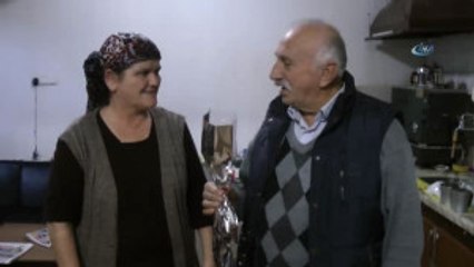 Anne ve Kızı Ocakta, Kocası ile Oğlu Serviste