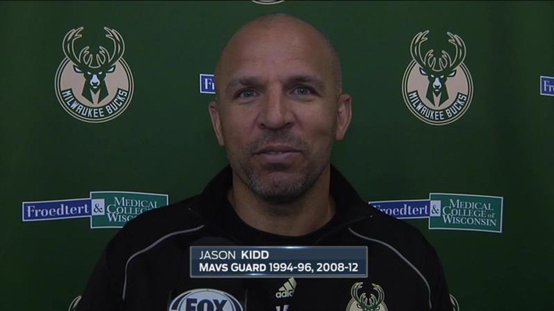 Jason Kidd felicita a Dirk