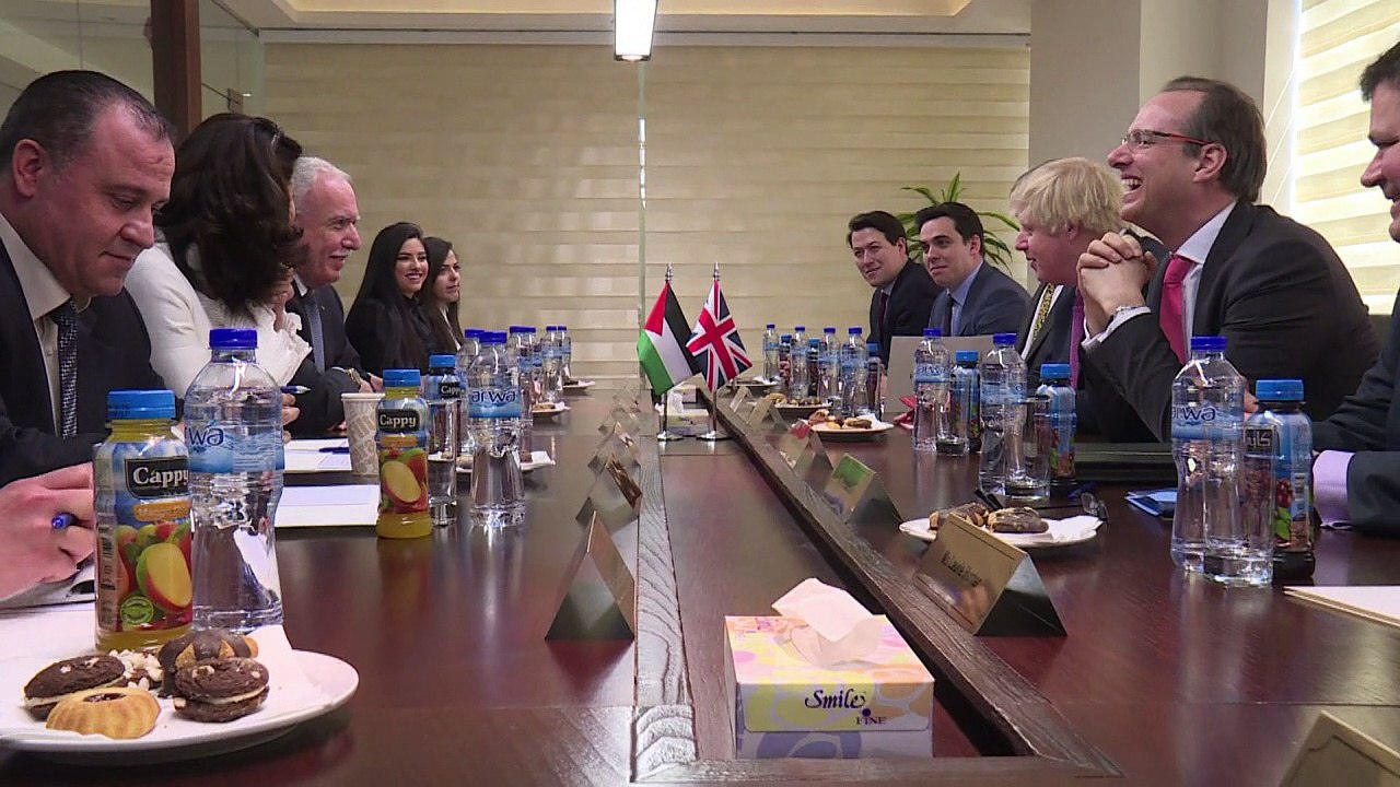 وزير الخارجية البريطاني يؤكد التزام حكومته بحل الدولتين