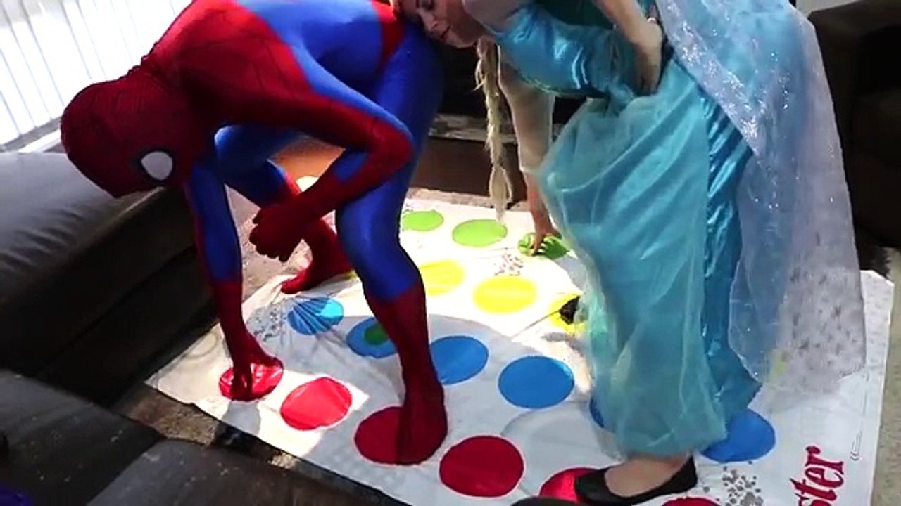 Spiderman & Evil Twin Pink Spidergirl vs Joker vs Baby Batman Baby Frozen Elsa Funny Farm