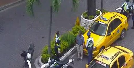 Guayaquil: Un agente de la ATM fue embestido por un taxista