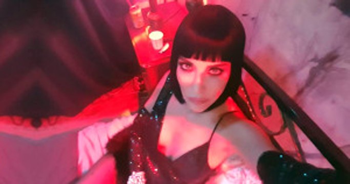 Deniz Akkaya'dan Eskorta Benziyorsun Yorumunu Getiren Paylaşım