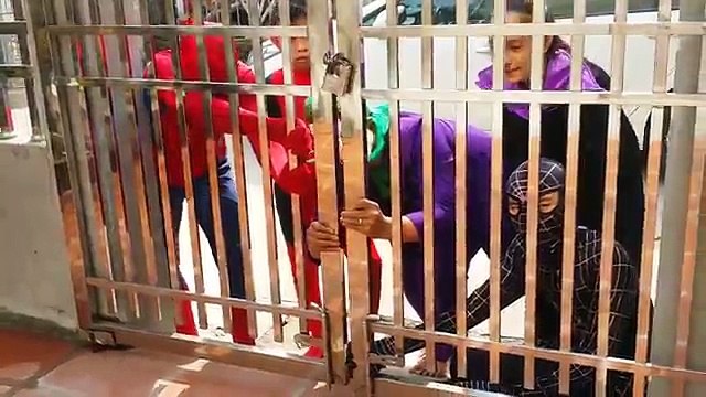 Человек-паук против вор Джокер не машинки и полицейского ареста! ж/ Супермен детские забавы Супергерои