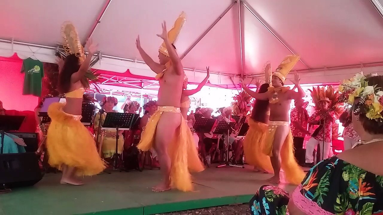 danse polynésienne pour la journée de  la femme. Part 1