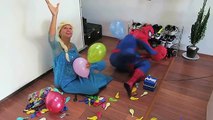 Congelados Elsa Feo Elsa Veneno Veneno de Apple vs Hulk y Spider-man y Deadpool bros En la vida real