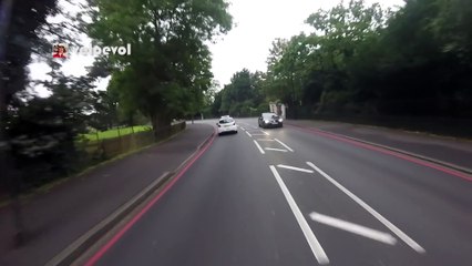 Une fille en Ducati... voilà ce que ça donne