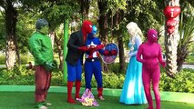 Человек-паук замороженные Эльза против Кинг-Конга йети, Человек-Паук, Эльза супергерой в реальной жизни удовольствие и т. д.