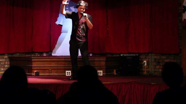 Nick Perkins sings 'Trying To Get To You' Elvis Week 2016