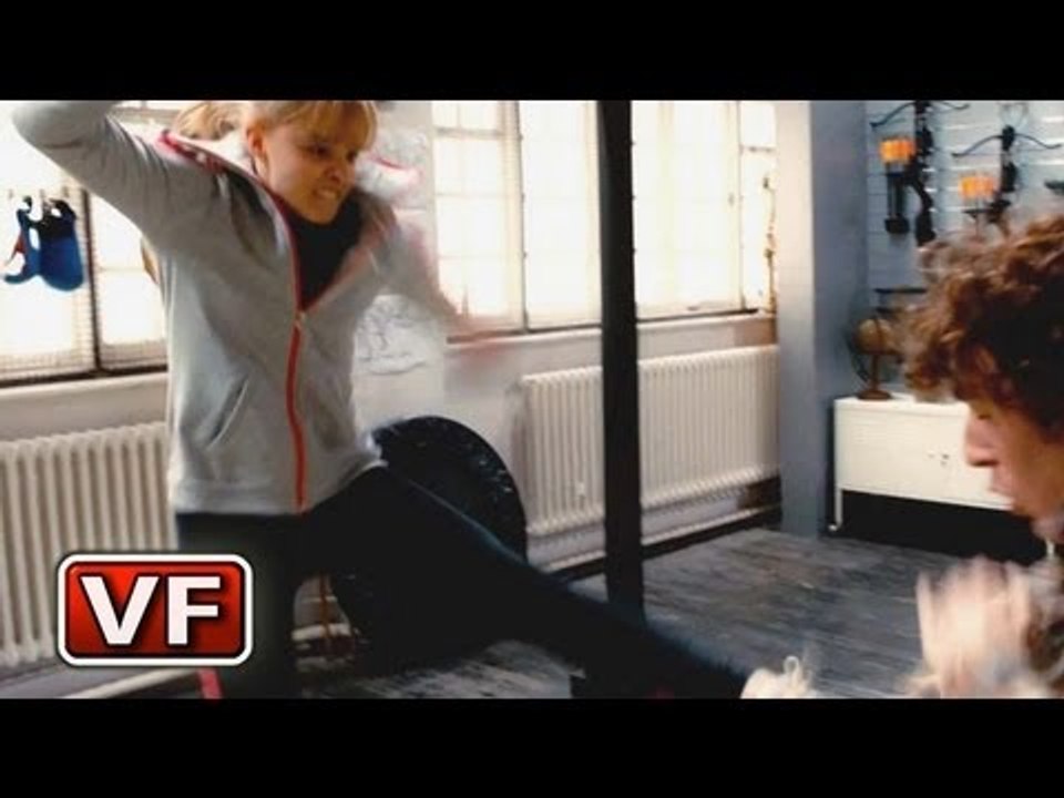 KICK ASS 2 "Tu fais ta pétasse, je te frappe comme une pétasse" [Extrait VF]