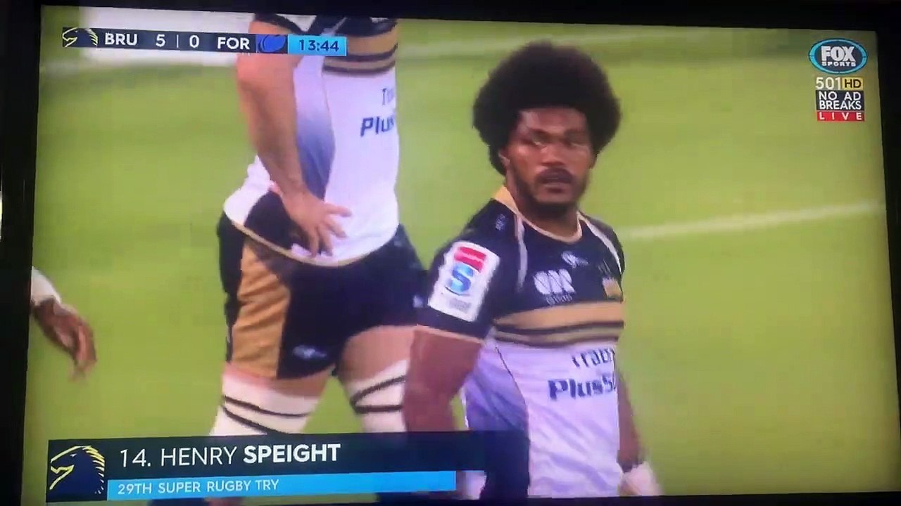 Une journaliste n'attend pas vraiment le bon moment pour interviewer un joueur