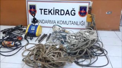 Evin Önünde Hazine Aradılar